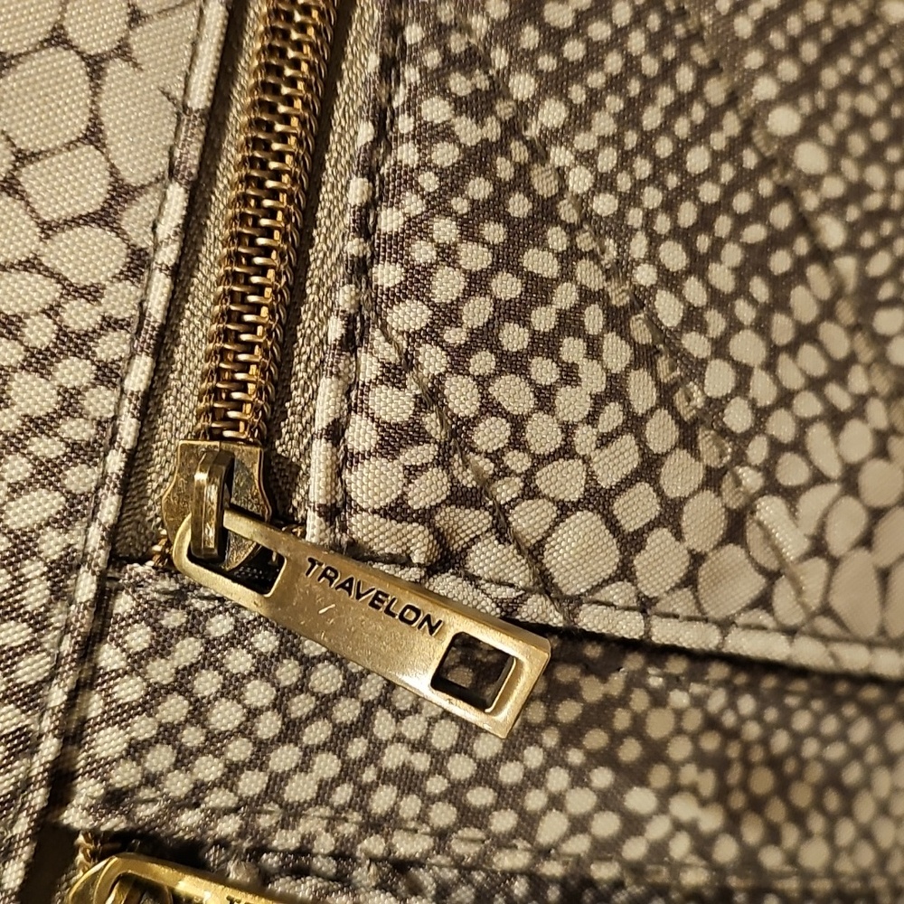 Travelon Crossbody Bag Like New Condition - Picture 2 of 13